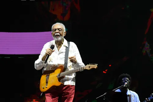 
					Ivete Sangalo se declara para Gilberto Gil após show em Salvador
				
				