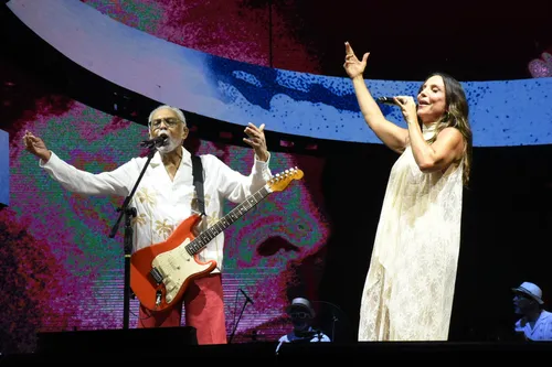 
					Ivete Sangalo se declara para Gilberto Gil após show em Salvador
				
				