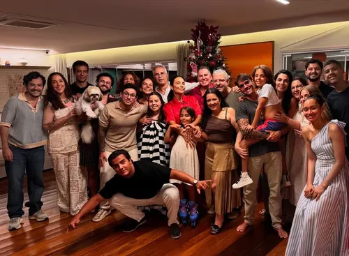 
					Além de Ivete Sangalo: ex-casais passam o Natal juntos pelos filhos
				
				