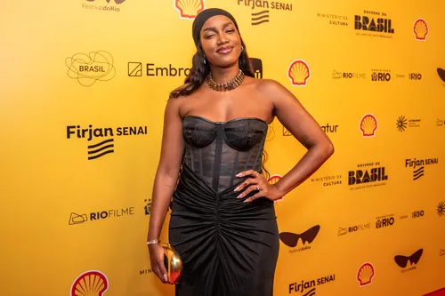   					Iza elege look transparente para 1ª aparição solteira; veja fotos  				  				