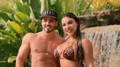 
					Jenny Miranda e Cezar Black protagonizam momento íntimo durante jantar
				
				
