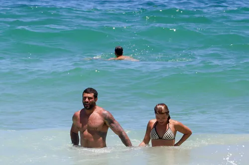 
					Jesus Luz é flagrado em clima íntimo em praia no Rio e assume romance
				
				