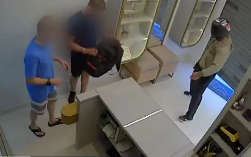 
					Joalheria é assaltada na Bahia e suspeitos levam mais de meio milhão
				
				