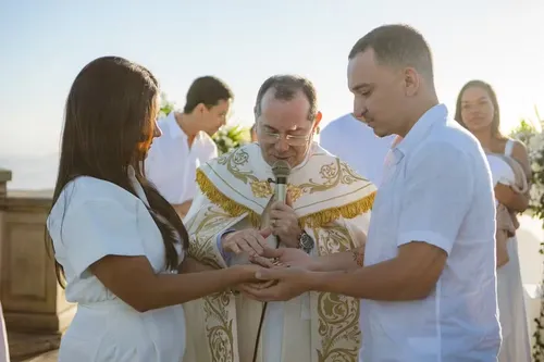
					João Gomes batiza filhos em evento luxuoso no Cristo Redentor; FOTOS
				
				