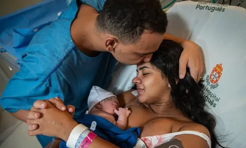 
					João Gomes e Ary Mirelle mostram fotos do nascimento do 2º filho; veja
				
				