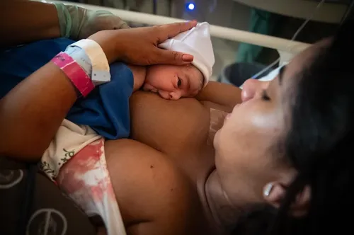 
					João Gomes e Ary Mirelle mostram fotos do nascimento do 2º filho; veja
				
				