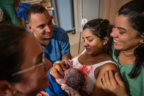 
					João Gomes e Ary Mirelle mostram fotos do nascimento do 2º filho; veja
				
				