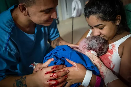 
					João Gomes e Ary Mirelle mostram fotos do nascimento do 2º filho; veja
				
				