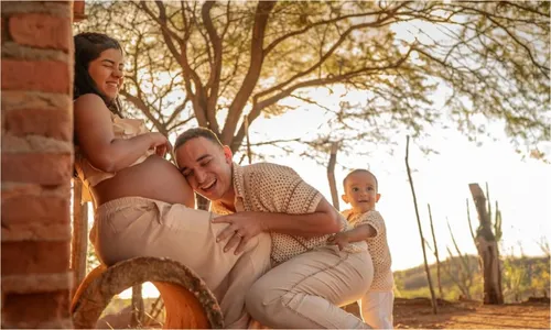 
					João Gomes encanta web com ensaio à espera do 2º filho; veja fotos
				
				