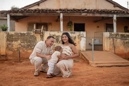 
					João Gomes encanta web com ensaio à espera do 2º filho; veja fotos
				
				