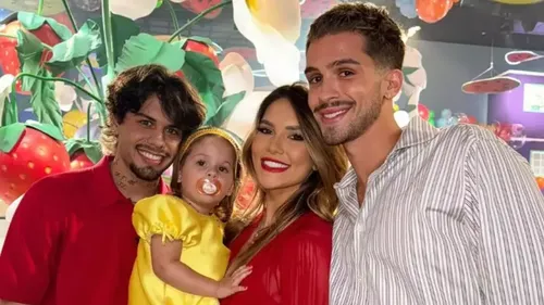 
				
					João Guilherme abre o jogo sobre divórcio de Virginia e Zé Felipe
				
				