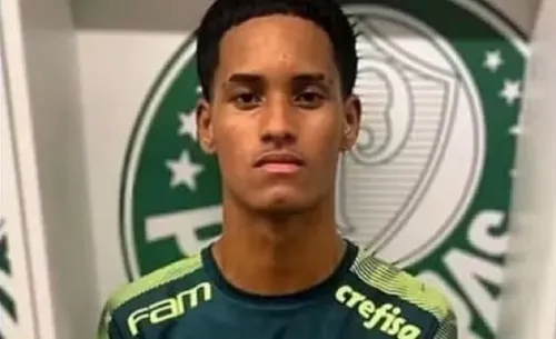 
					Jogador de futebol de 19 anos é morto a tiros em Salvador
				
				
