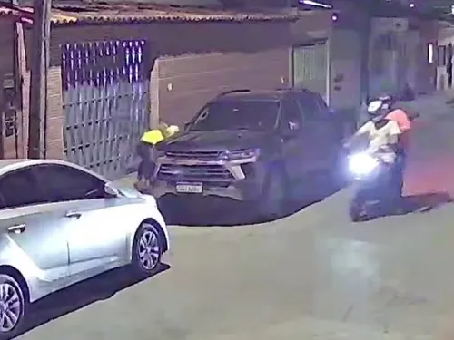 
					Jovem de 18 anos é baleado no meio da rua na Bahia
				
				