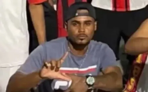 
					Jovem é morto a facadas e família atribui crime a torcedor organizado
				
				