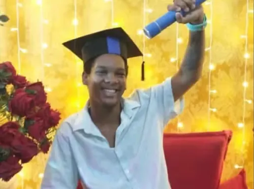 
					Jovem é morto após sair para pedir dinheiro à mãe para ir a show
				
				