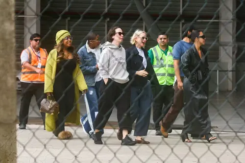 
					Kim Kardashian desembarca no Rio de Janeiro com look discreto; FOTOS
				
				