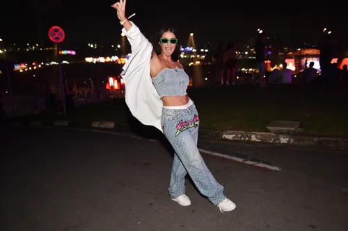 
					Laís Caldas e Gustavo casam sem ex-BBBs padrinhos em festa luxuosa
				
				