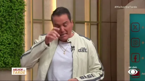  					Leo Dias chora ao vivo ao lembrar da mãe na estreia de programa  				  				