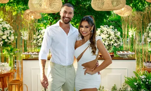 
					Lexa e Ricardo Vianna têm casamento intimista; veja fotos dos famosos
				
				