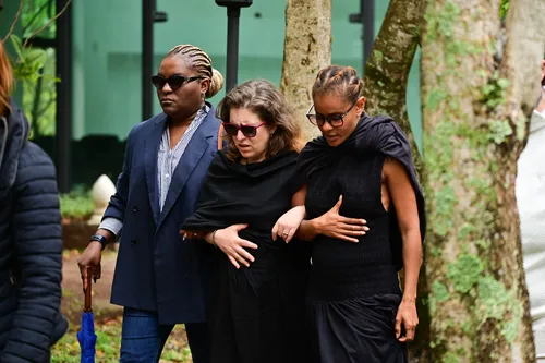 
					Lí Marttins, ex-Rouges e famosos se despedem de JP Mantovani
				
				