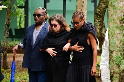 
					Lí Marttins, ex-Rouges e famosos se despedem de JP Mantovani
				
				