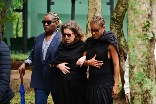 
					Lí Marttins, ex-Rouges e famosos se despedem de JP Mantovani
				
				