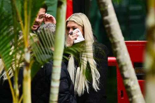 
					Lí Marttins, ex-Rouges e famosos se despedem de JP Mantovani
				
				