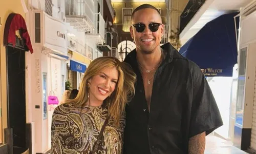 
					Lore Improta e Léo Santana brigam em Capri por motivo besta: 'Inferno'
				
				