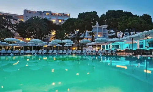 
					Lore Improta e Léo curtem hotel com diárias de R$ 82 mil; conheça
				
				