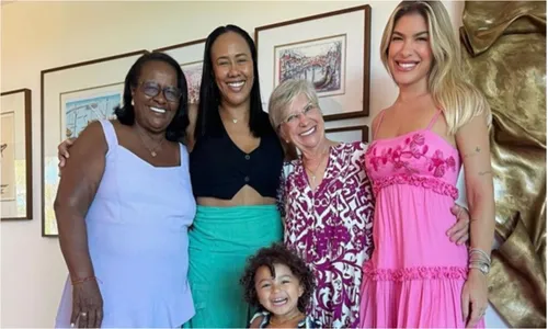 
					Lore Improta encanta com homenagem aos avós de Liz: 'Abençoados'
				
				