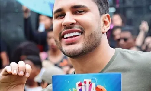 
					Lucas Guimarães engole Virginia e vira queridinho do SBT; veja
				
				