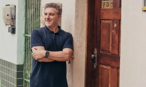 
				
					Luciano Huck dá R$ 1 milhão para morador de Vitória da Conquista
				
				