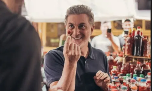   				  					Luciano Huck dá R$ 1 milhão para morador de Vitória da Conquista  				  				