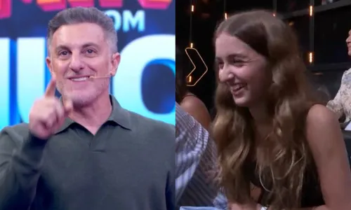 
					Luciano Huck fica sem graça após Lívia Andrade 'mostrar demais'
				
				