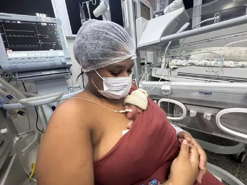 
					Luciano Huck faz surpresa para mãe de quadrigêmeos no Bahia Meio Dia
				
				