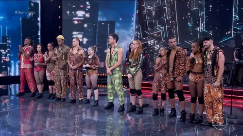 
					Luciano Huck quebra protocolo e faz mudança na 'Dança dos Famosos'
				
				