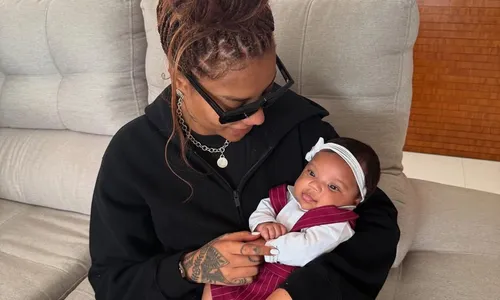 
					Ludmilla posa com filha e Brunna Gonçalves se derrete: 'Coisa linda'
				
				