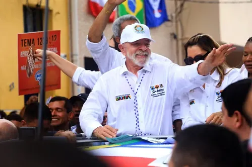 
					Lula explica PL que prevê tornar 2 de Julho feriado
				
				