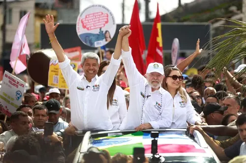 
					Lula explica PL que prevê tornar 2 de Julho feriado
				
				