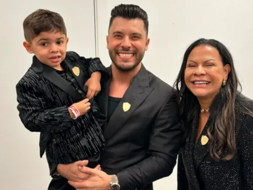 
				
					Murilo Huff diz que só pediu a guarda do filho após 'descobrir coisas'
				
				
