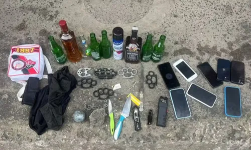 
					Mais de 40 torcedores são detidos com granadas e facas em Salvador
				
				