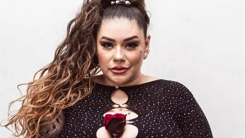 
					Aila Menezes mostra resultado de abdominoplastia e desabafa: ‘Vitória'
				
				