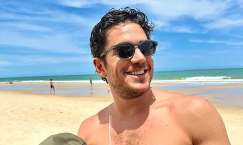 
					Marco Pigossi abandona novelas no Brasil e vive com marido nos EUA
				
				