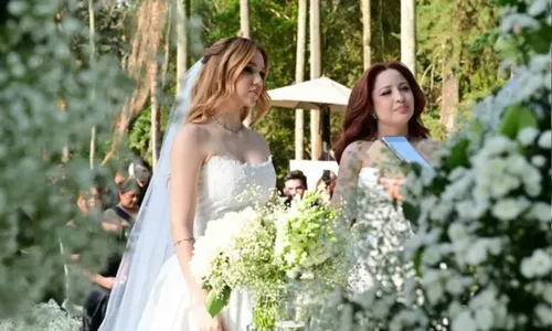   					Mari Fernandez e Júlia Ribeiro se casam na presença de famosos; FOTOS  				  				