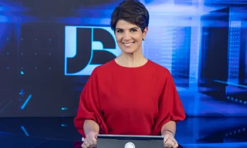   					Mariana Godoy comete gafe ao vivo e troca Record por Globo; VÍDEO  				  				