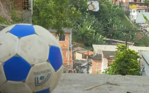 
					Menina de 12 anos morre e amigo ferido após serem baleados em Salvador
				
				