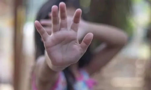 
					Menina descobre gravidez após ser estuprada pelo tio na Bahia
				
				
