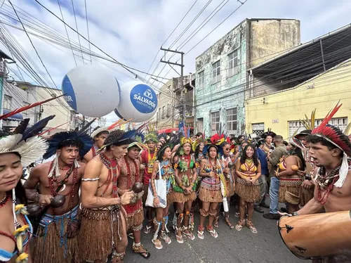 
				
					Milhares de baianos celebram 2 de Julho nas ruas de Salvador; FOTOS
				
				