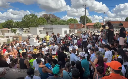 
				
					Miss baiana morta no PR é enterrada no dia em que completaria 24 anos
				
				