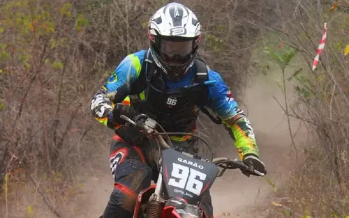 
					Motociclista morre após perder controle e bater em árvore na Bahia
				
				